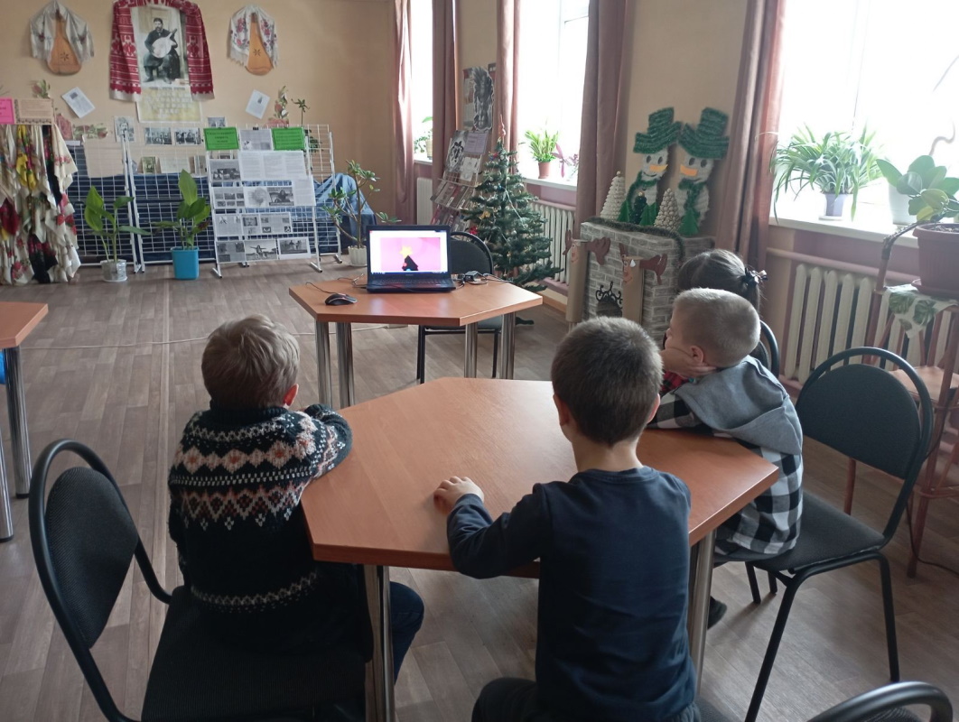 На радість дітям Миколай іде по світу